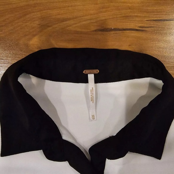 Free People Top Womens  Black White Blouse Hidden Button Boho Chic Sz XS - Picture 2 of 5